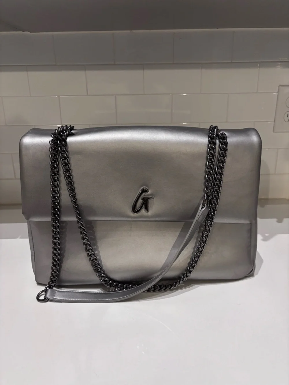 Glamaholics L Chain Flap Bag - Picture 2 of 14